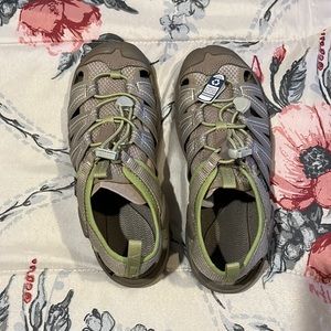 NWT - KEEN Drift Creek H2- size 7.5 - Taupe/Tarragon